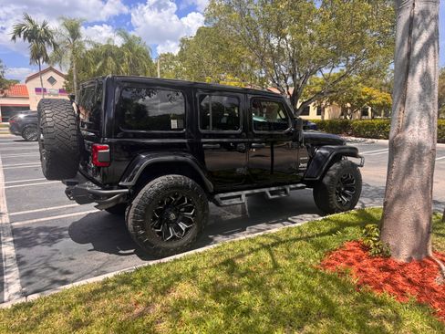 Used 2020 Jeep Wrangler Unlimited Sahara AWD/4WD image 5