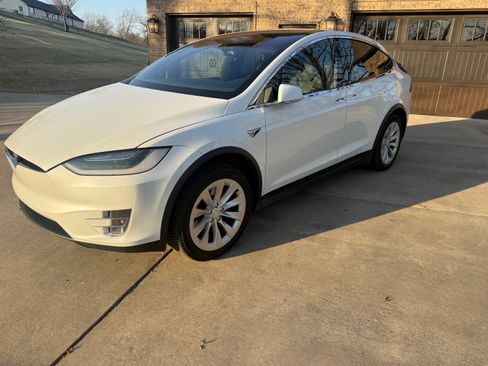 Used 2019 Tesla Model X Long Range image 2