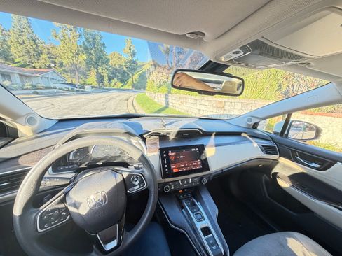 Used 2018 Honda Clarity Plug-In Hybrid image 13