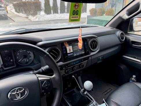 Used 2017 Toyota Tacoma TRD Pro image 2