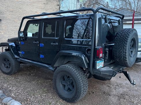 Used 2012 Jeep Wrangler Unlimited Sahara AWD/4WD image 4