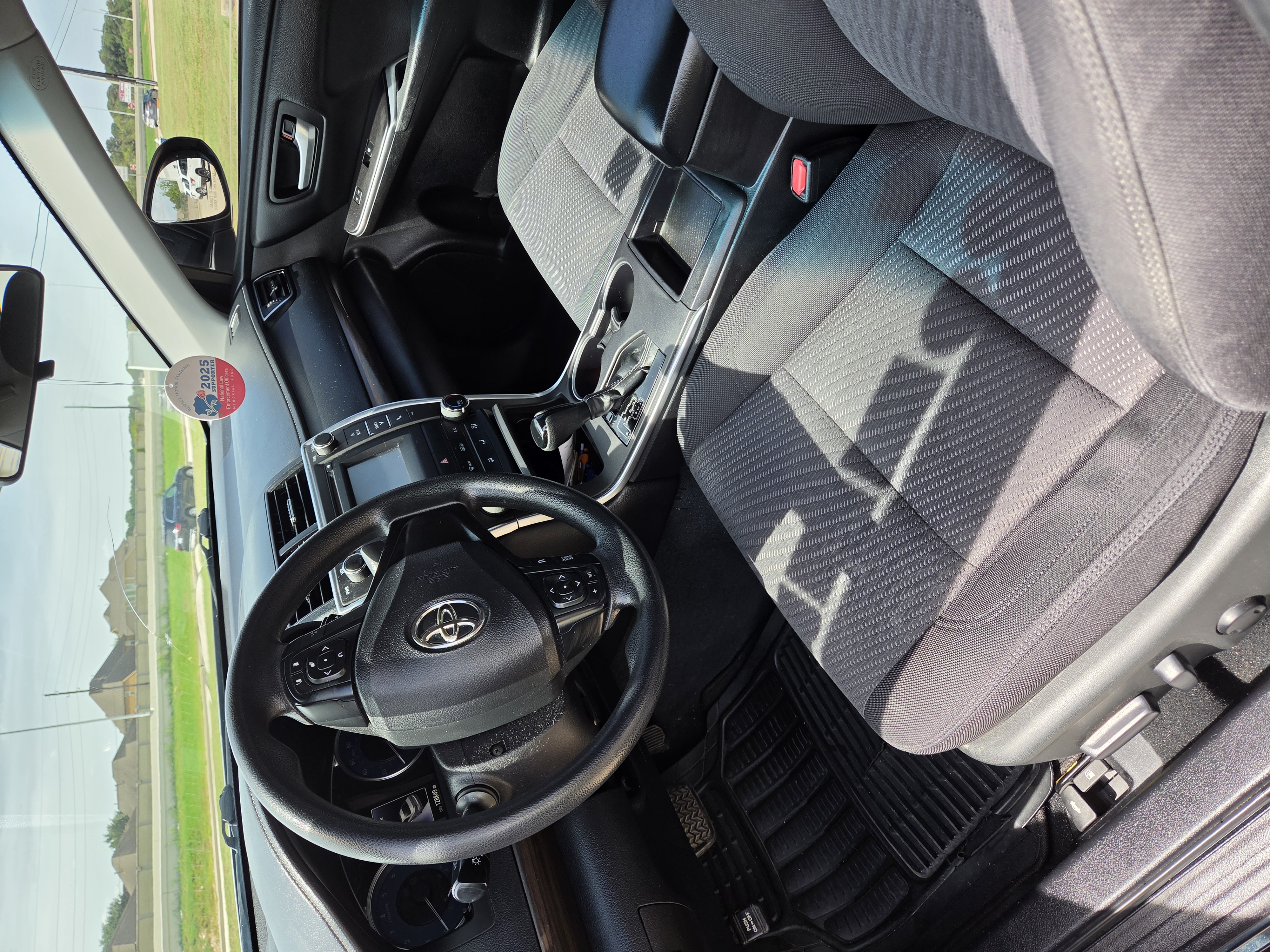 Used 2017 Toyota Camry LE FWD image 9