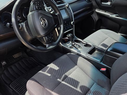 Used 2017 Toyota Camry LE FWD image 9