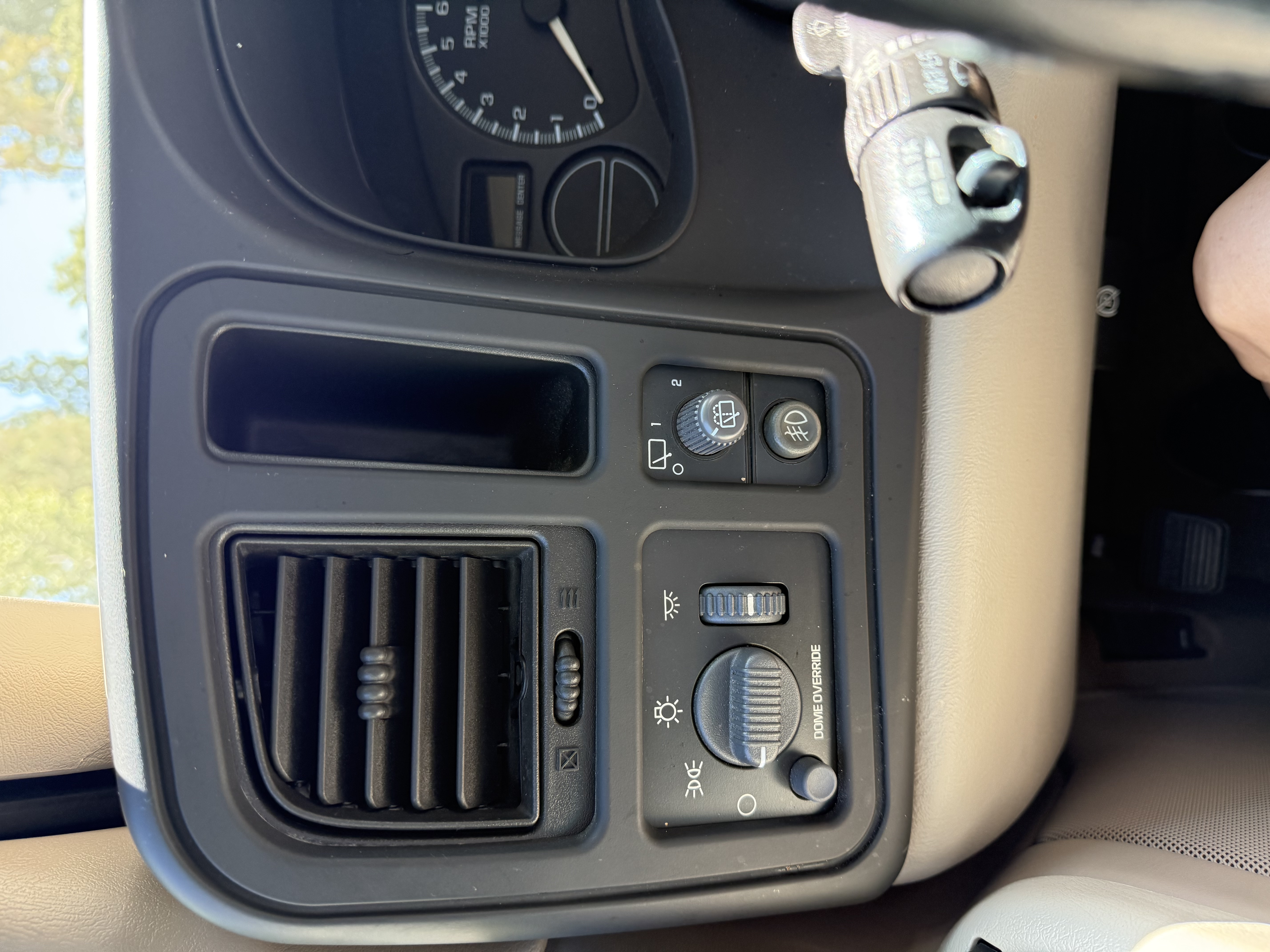 Used 2002 Chevrolet Tahoe LT RWD image 15