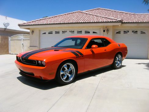 Used 2009 Dodge Challenger R/T image 2