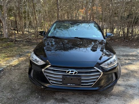 Used 2017 Hyundai Elantra Limited w/ Cargo Package FWD image 1