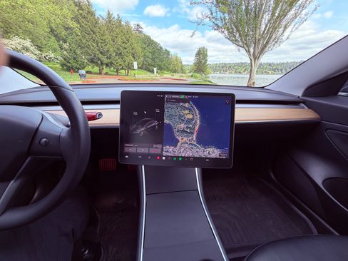 Used 2020 Tesla Model 3 Standard Range Plus RWD image 25