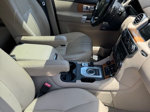 Used 2015 Land Rover LR4 HSE AWD/4WD image 18