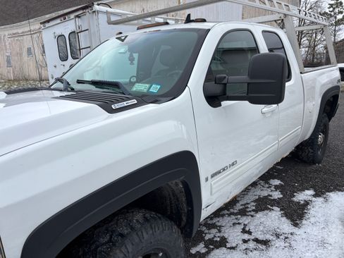 Used 2009 Chevrolet Silverado 2500 LTZ w/ Safety Package image 2