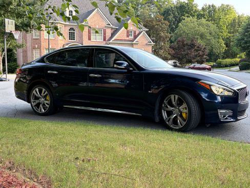 Used 2015 INFINITI Q70 L 5.6 w/ V8 Deluxe Technology Package RWD image 1