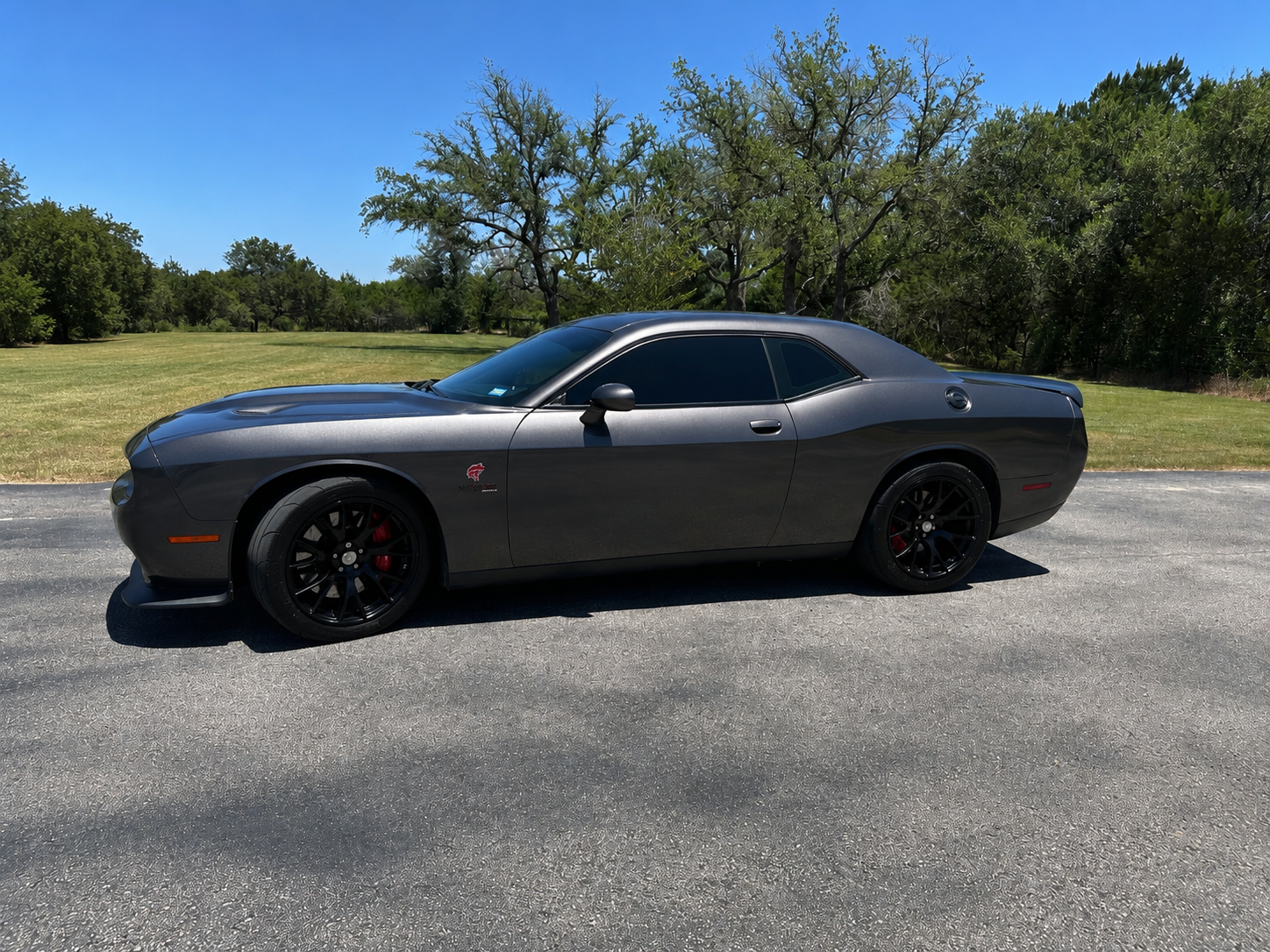 Used 2016 Dodge Challenger SRT Hellcat RWD image 1