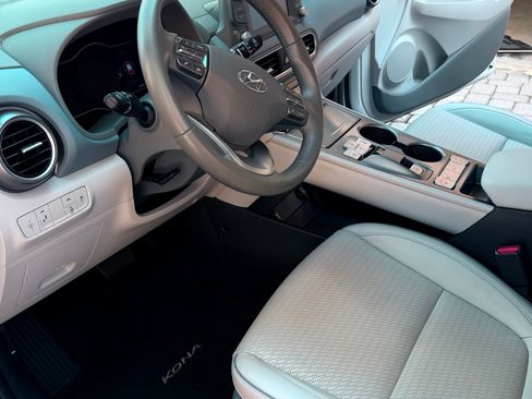 Used 2021 Hyundai Kona Limited image 6