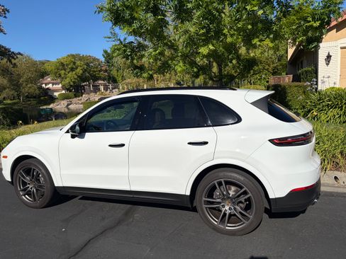 Used 2022 Porsche Cayenne Platinum Edition AWD/4WD image 6