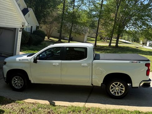 Used 2020 Chevrolet Silverado 1500 LT w/ All-Star Edition image 4