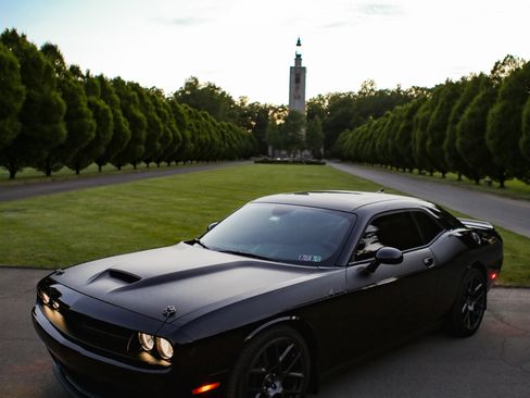 Used 2018 Dodge Challenger R/T w/ Quick Order Package 28P T/A RWD image 11