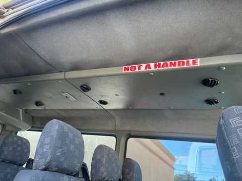 Used 2005 Dodge Sprinter 2500 w/ Cooling Group image 11