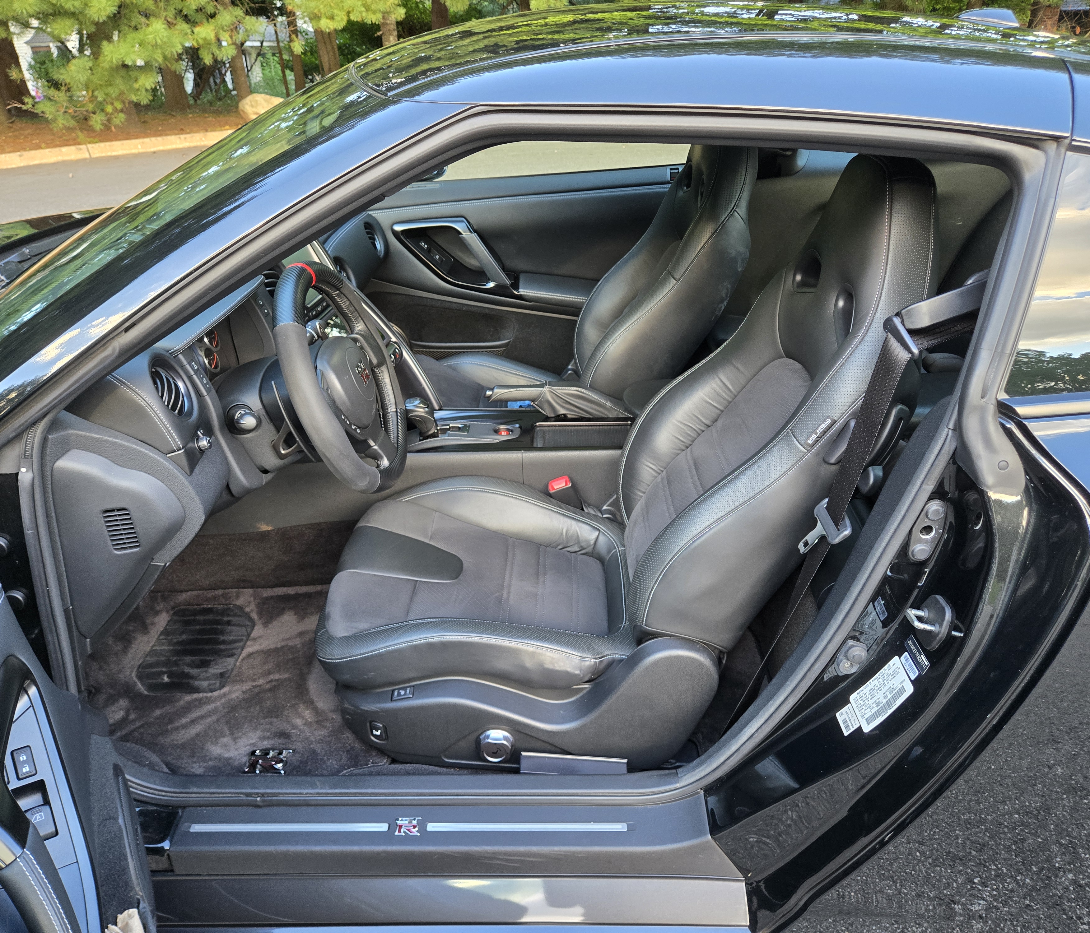 Used 2015 Nissan GT-R Premium AWD/4WD image 14