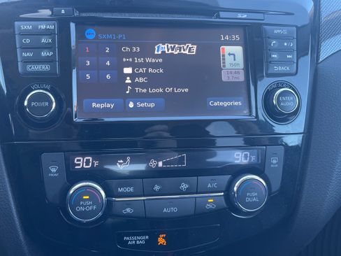 Used 2016 Nissan Rogue SL w/ SL Premium Package image 11