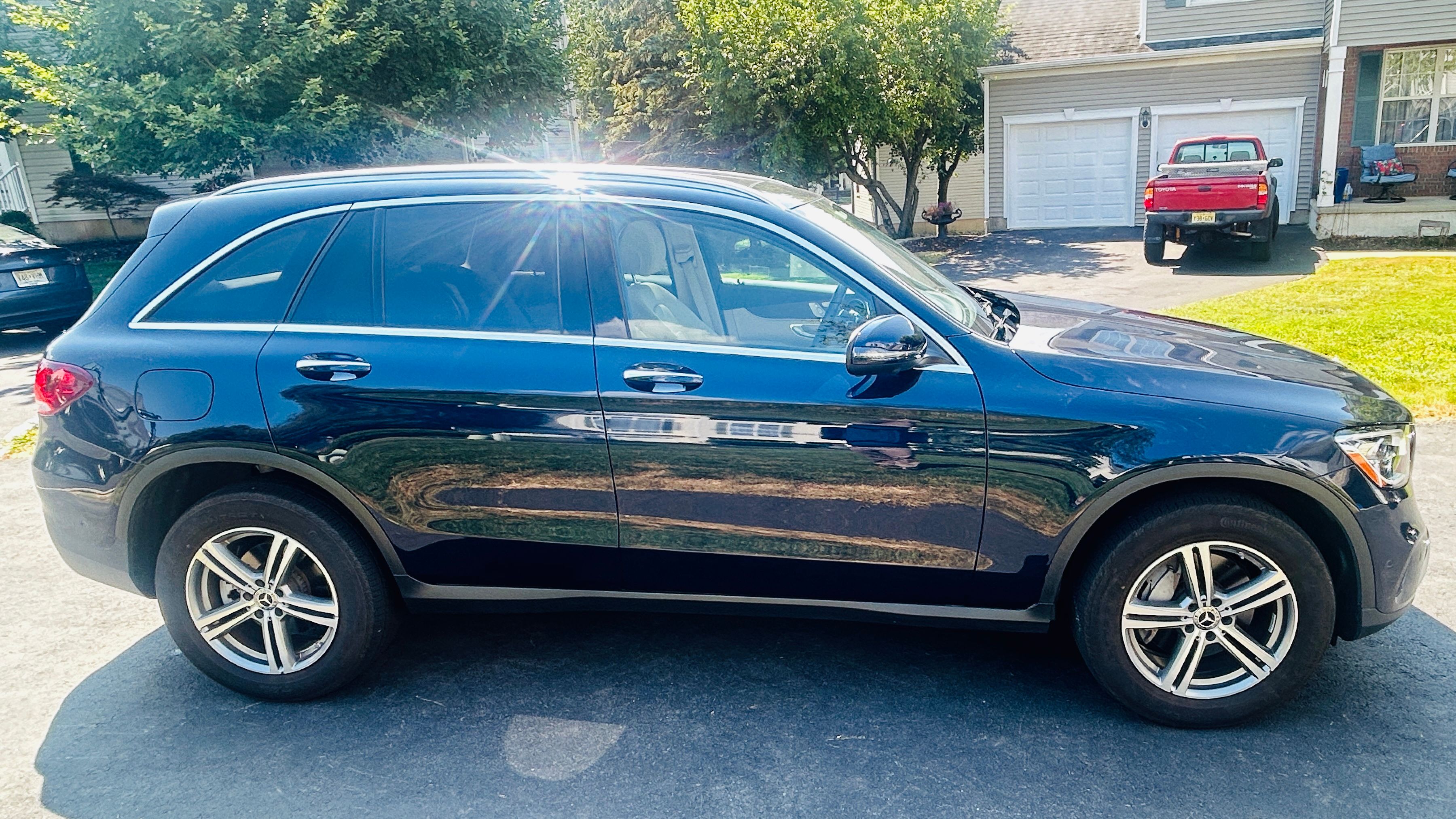 Used 2022 Mercedes-Benz GLC 300 4MATIC image 2