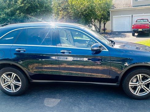 Used 2022 Mercedes-Benz GLC 300 4MATIC image 2