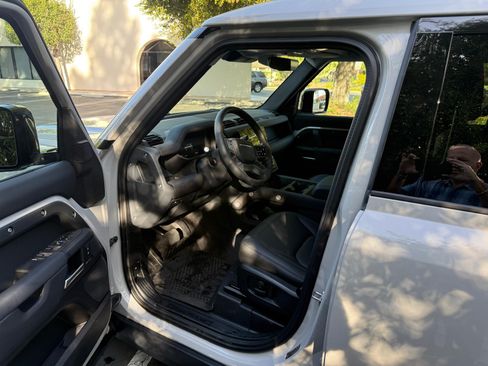 Used 2026 Land Rover Defender 110 S image 24