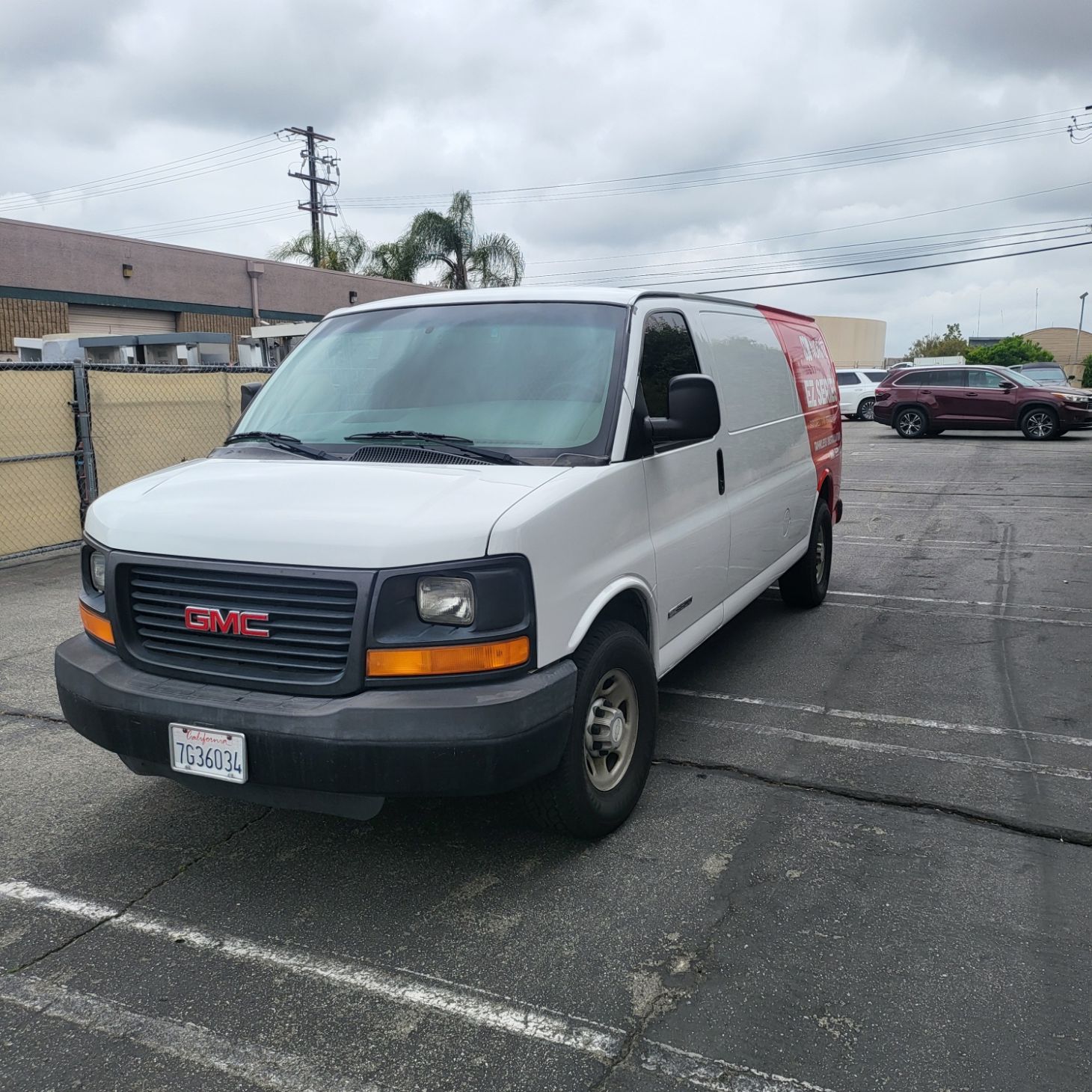 Used 2003 GMC Savana 3500 Extended RWD image 2