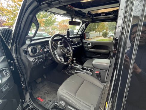 Used 2021 Jeep Wrangler Unlimited Sahara image 13