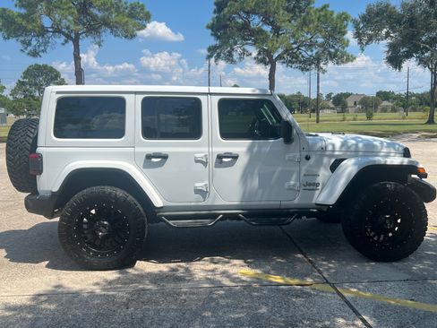 Used 2018 Jeep Wrangler Unlimited Sahara AWD/4WD image 1