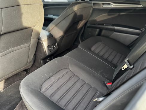 Used 2017 Ford Fusion SE image 7