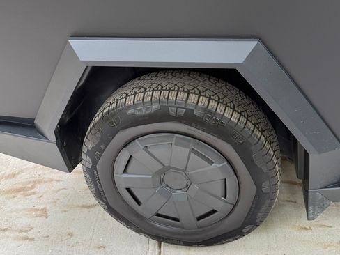 Used 2025 Tesla Cybertruck AWD Crew Cab image 14