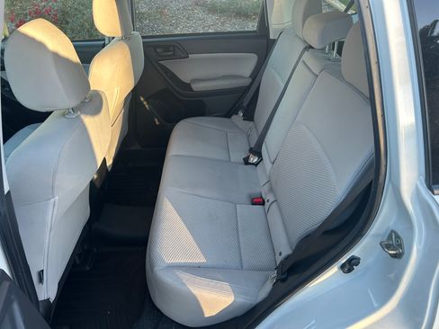 Used 2017 Subaru Forester 2.5i Premium image 12