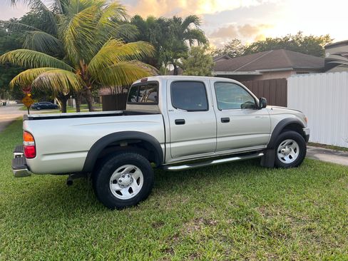 Used 2004 Toyota Tacoma PreRunner image 5