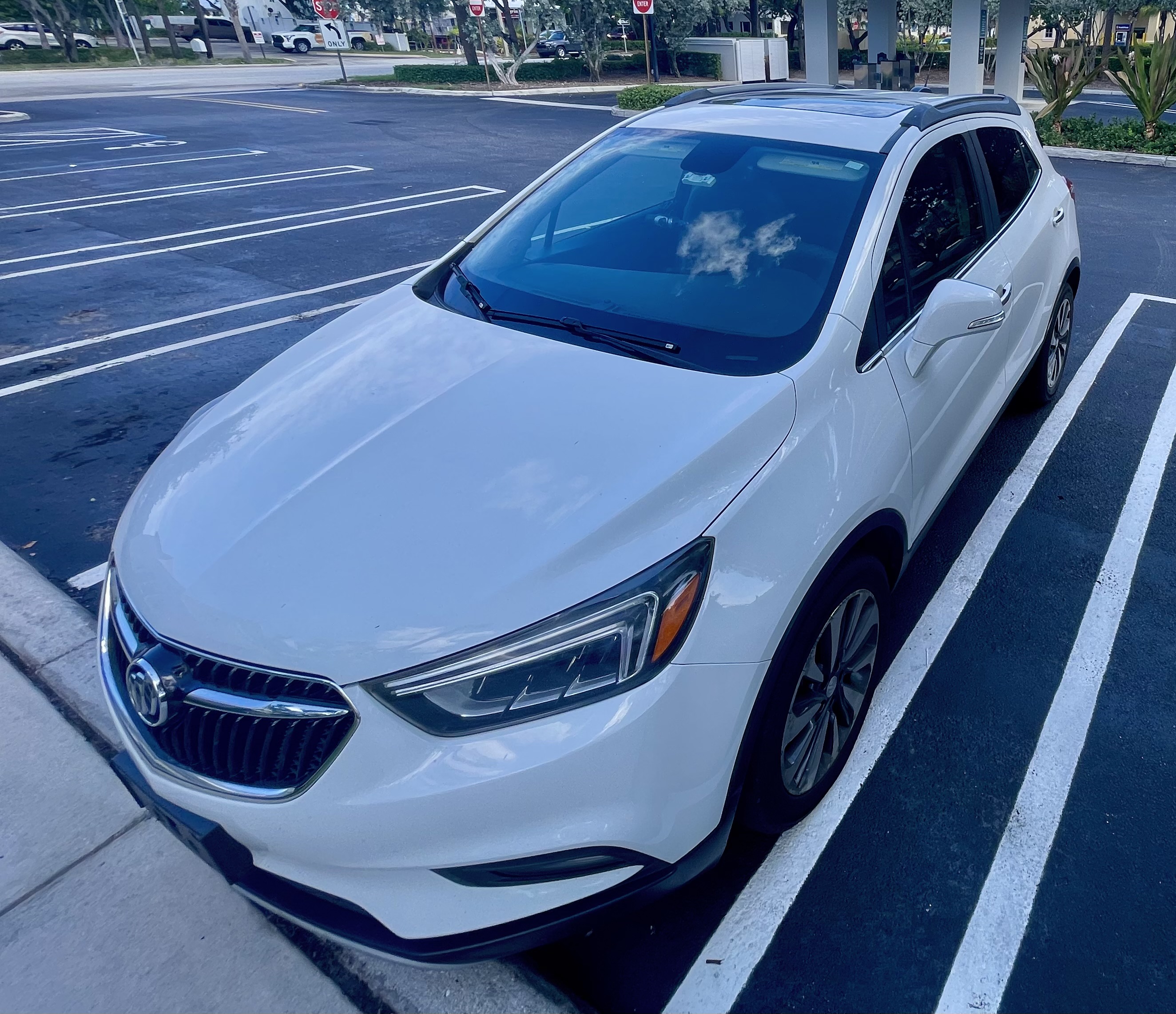 Used 2018 Buick Encore Essence FWD image 14