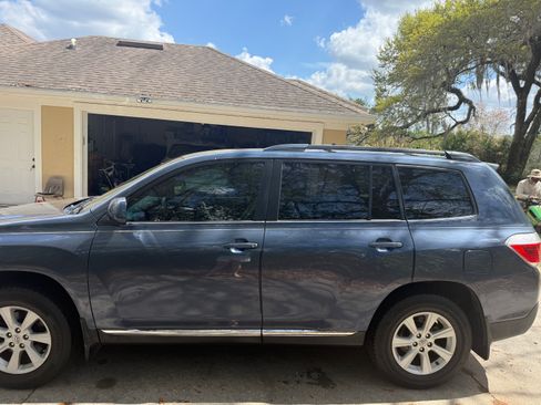 Used 2012 Toyota Highlander Limited w/ Tech Pkg image 4