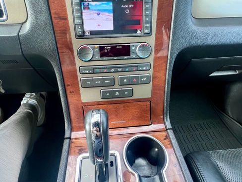 Used 2011 Lincoln Navigator L 4WD image 11