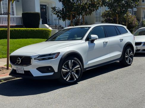 Used 2023 Volvo V60 B5 Cross Country Plus w/ Climate Package image 1