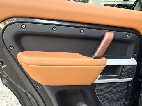 Used 2024 Land Rover Defender 110 X-Dynamic SE image 11