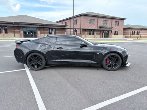 Used 2018 Chevrolet Camaro LT w/ RS Package RWD image 4