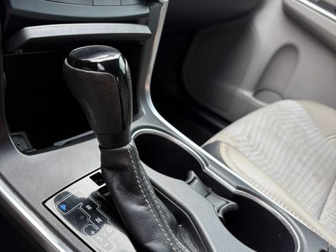 Used 2015 Toyota Camry SE w/ Moonroof Package FWD image 16