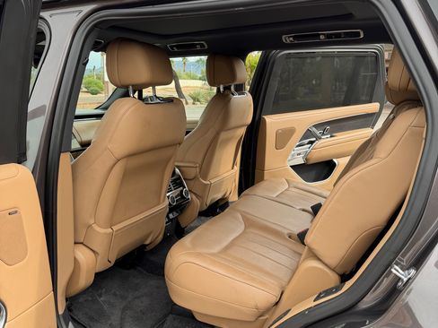 Used 2024 Land Rover Range Rover Long Wheelbase SE image 13