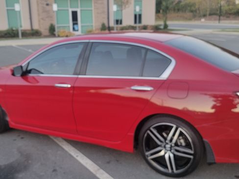 Used 2017 Honda Accord Sport image 4