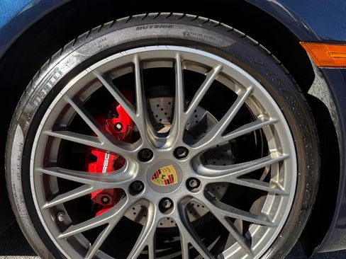 Used 2018 Porsche 911 Carrera 4 image 23