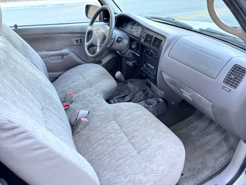 Used 2001 Toyota Tacoma 2WD Regular Cab image 13