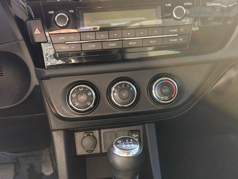Used 2015 Toyota Corolla L image 10