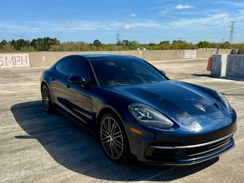 Used 2017 Porsche Panamera image 4