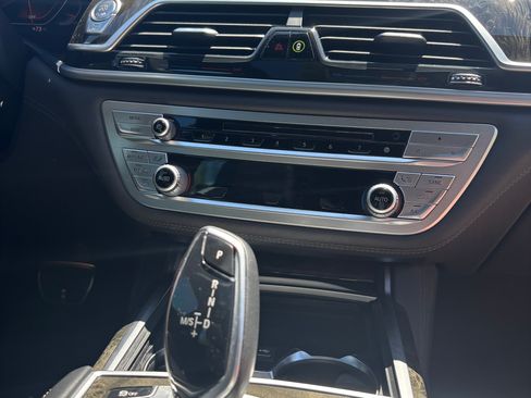 Used 2020 BMW 750i xDrive w/ M Sport Package image 17