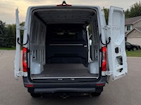 Used 2020 Mercedes-Benz Sprinter 2500 image 24