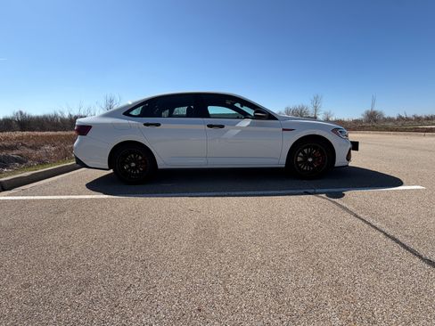 Used 2024 Volkswagen Jetta GLI 40th Anniversary Edition image 11