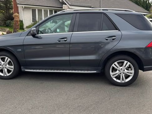 Used 2012 Mercedes-Benz ML 350 ML 350 4MATIC Sport Utility 4D image 5