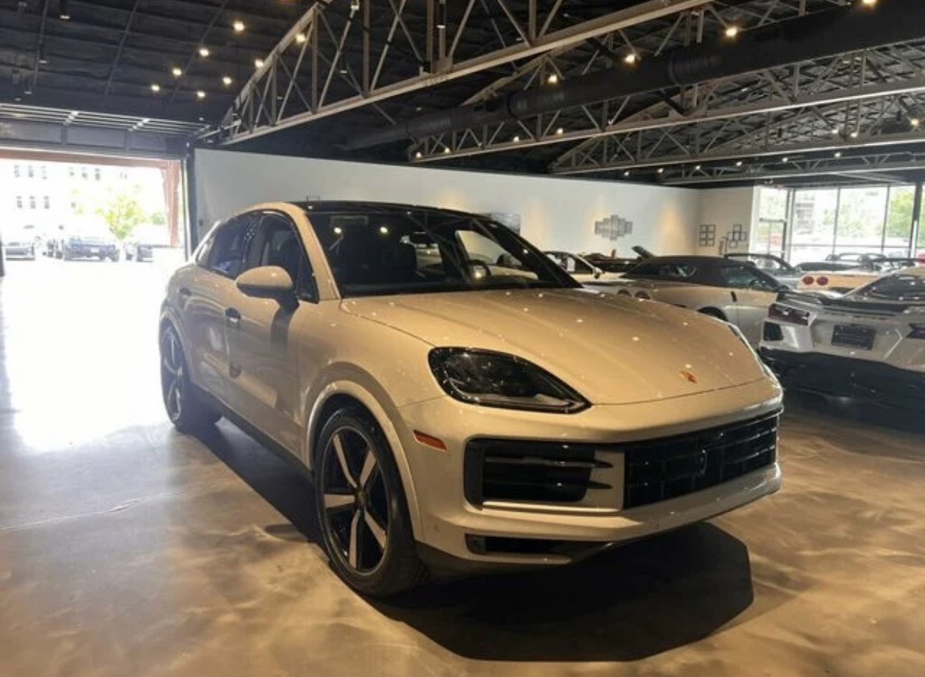 Used 2024 Porsche Cayenne Coupe AWD/4WD image 2